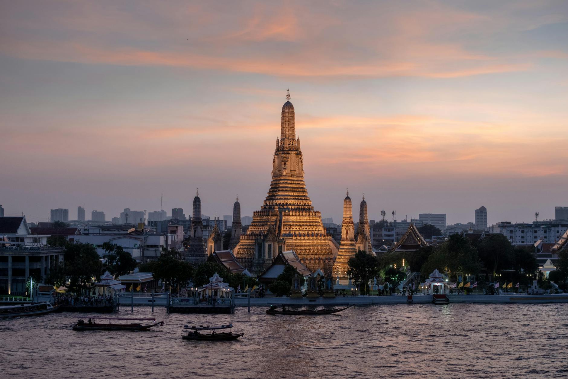 wat arun temple in bangkok
